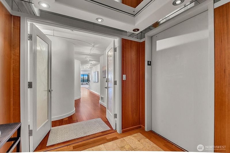 4th image of 1111 Harbor Avenue SW #500