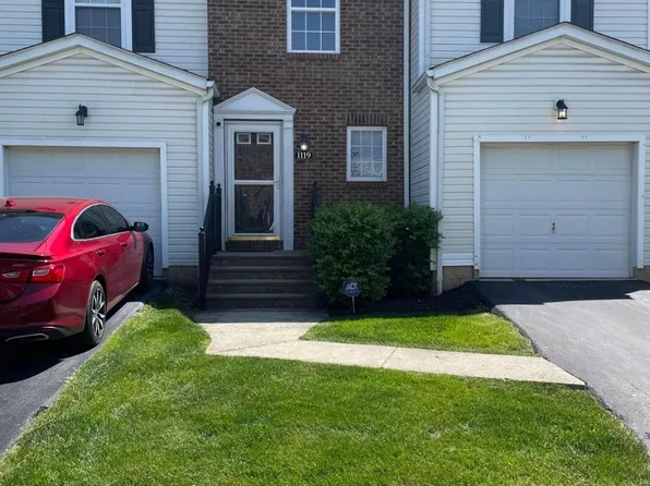 1119 Green Knoll Dr, Westerville, OH 43081