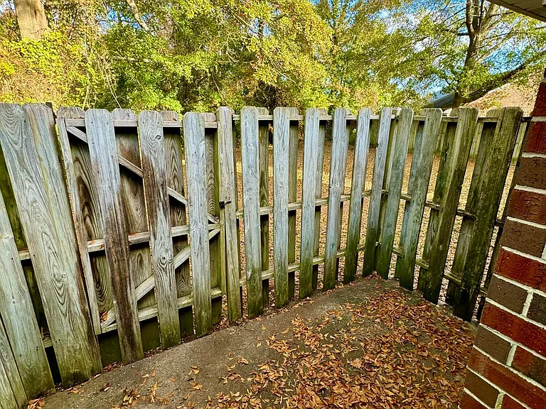 2702 Bluff View Dr #B — Photo 9
