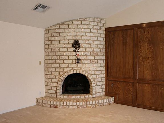 3rd image of 32 Warwick Ln