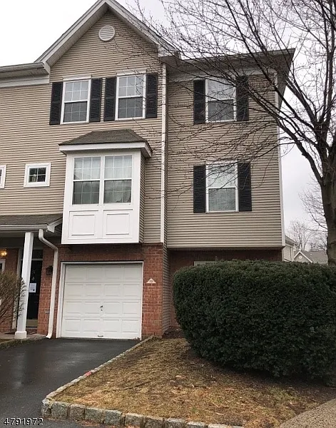 51 Greenbrook Dr photo 1