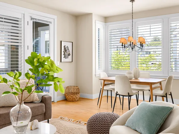 120 Hall Brothers Loop Unit 201, Bainbridge Island, WA 98110