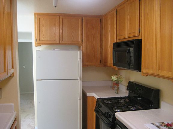 4th image of 275 N Chorro St APT C