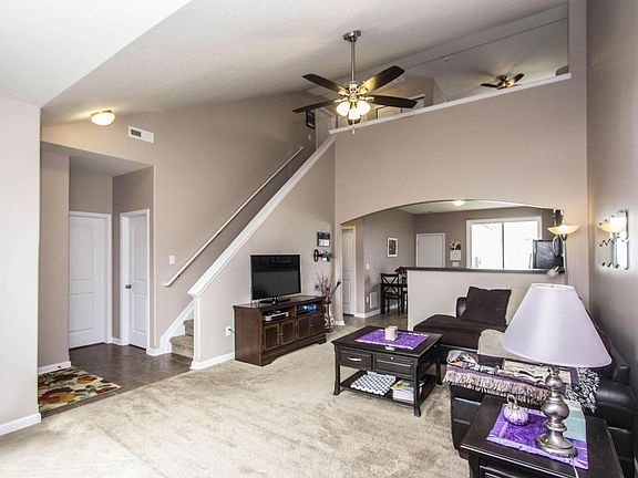 4th image of 110 Holly Hock Ln
