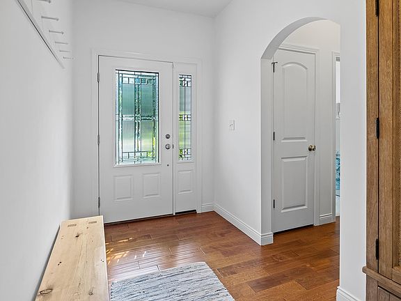 4th image of 3637 Farnsworth Dr