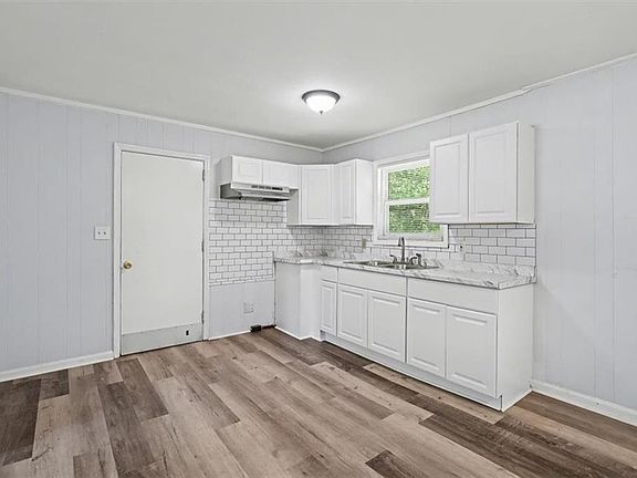 4th image of 3202 Empire Blvd SW