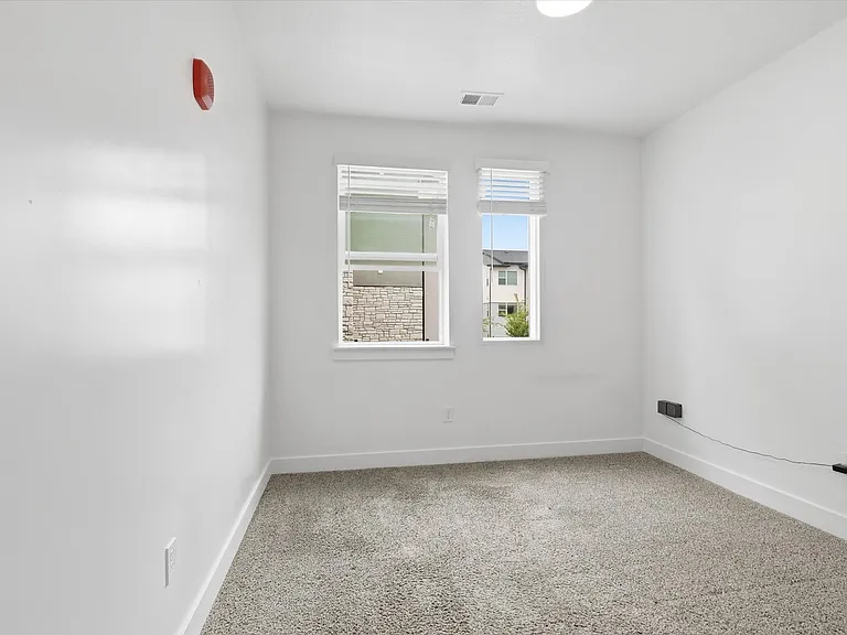 475 W 60 S #1-L202 — Photo 3