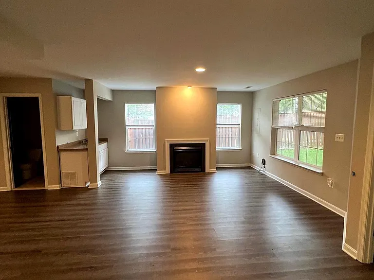 47370 Victoria Falls Sq — Photo 25