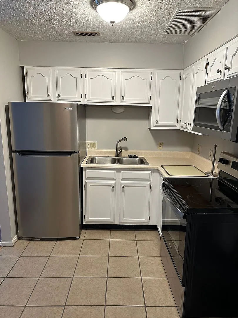 301 S Rogers St — Photo 3