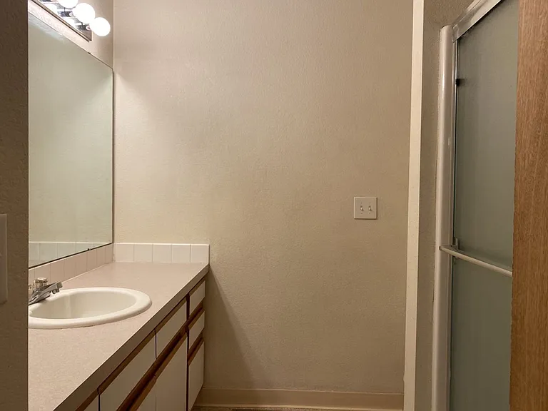 610 S Whitcomb St #B — Photo 22