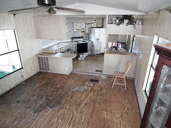 2nd image of 605 Fountainview N