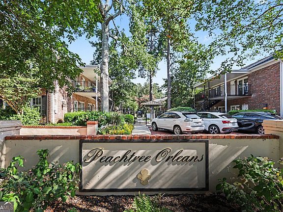 4th image of 3675 Peachtree Rd NE APT 34