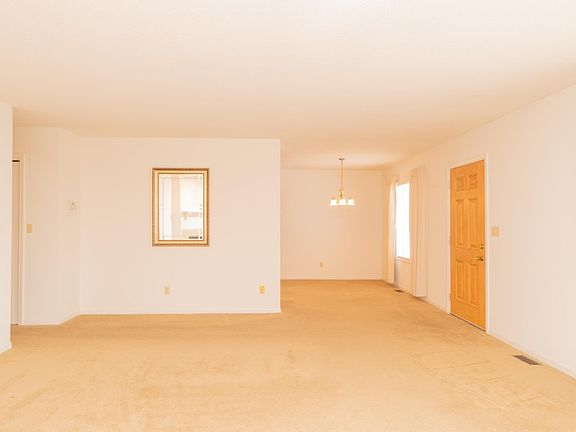 4th image of 4423 N Wheeling Ave