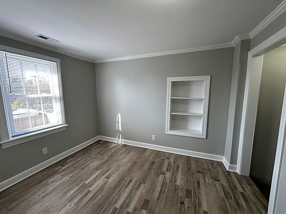 4th image of 622 Mill St