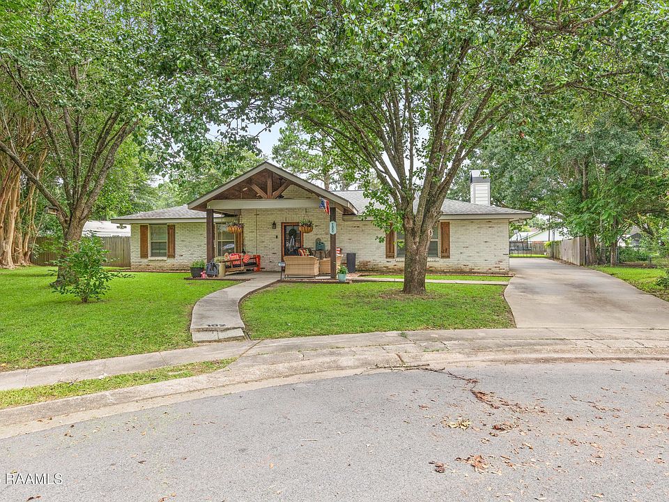 1st image of 102 Beechwood Dr