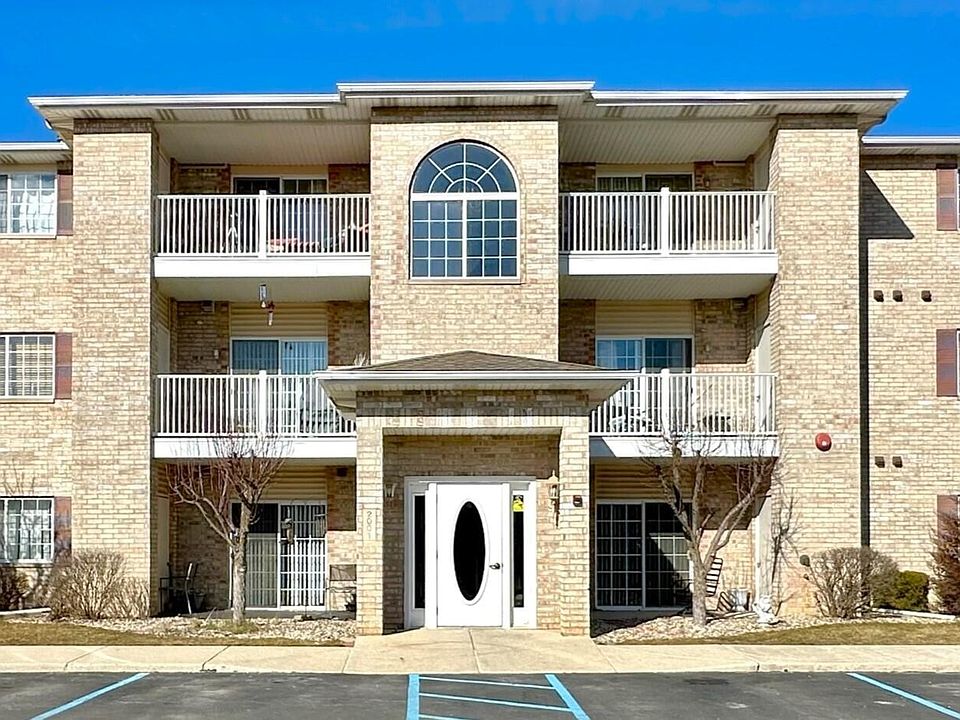 1st image of 2001 W 75th Pl Unit 18