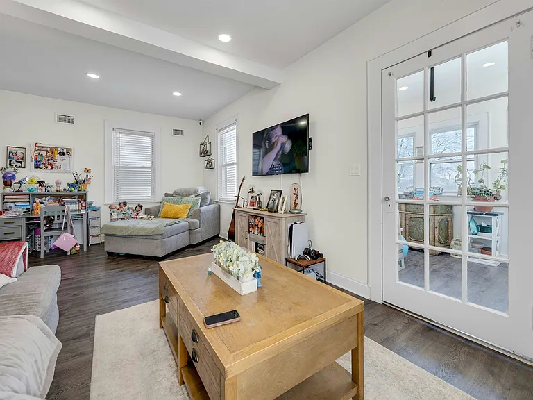632 Chase Ave #2 — Photo 3
