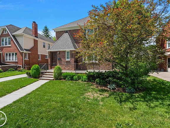 3rd image of 897 Rivard Blvd