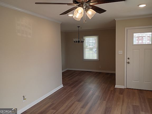 2nd image of 624 Thompson Rd