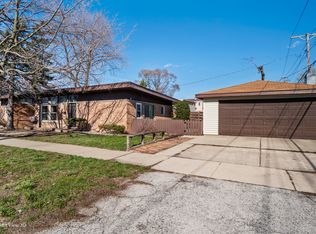 7905 Menard Ave, Burbank, IL 60459