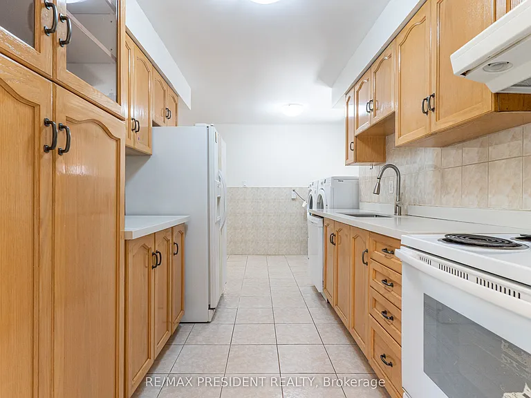 17 Manitou Cres #UPPER — Photo 10