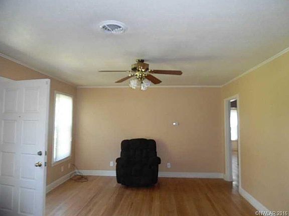 4th image of 2915 Amelia Ave