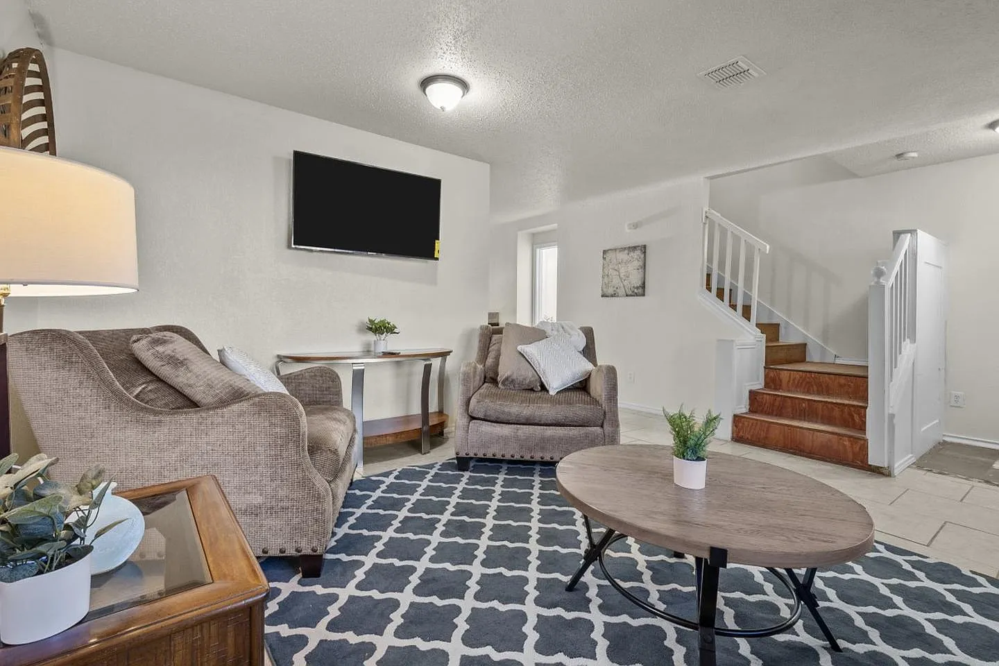 Stylish Arlington retreat minutes from Joe Pool Lake and shopping — Photo 3