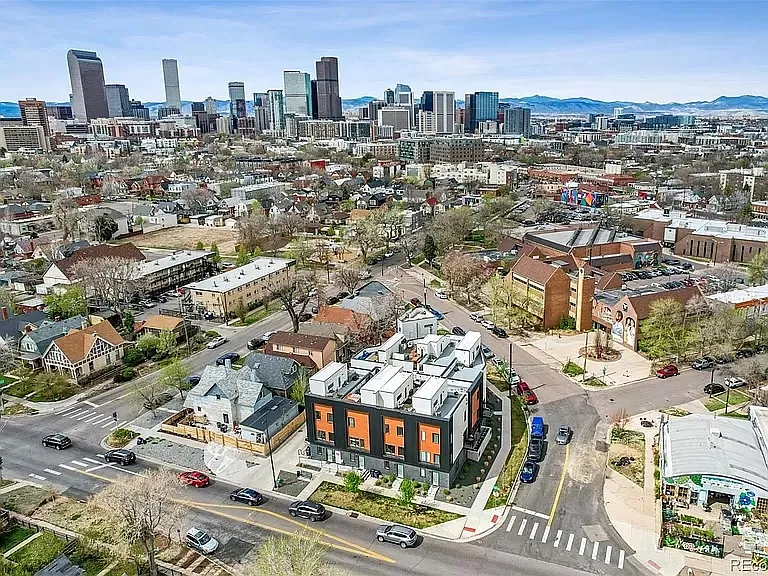 Prime location - convenient, walkable!