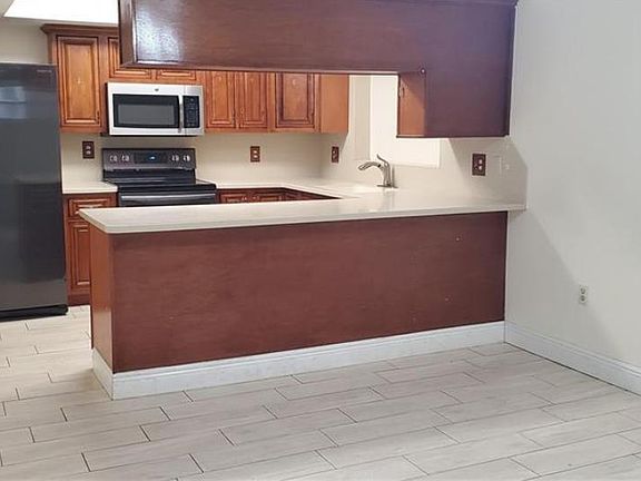 3rd image of 637 Peachwood Dr