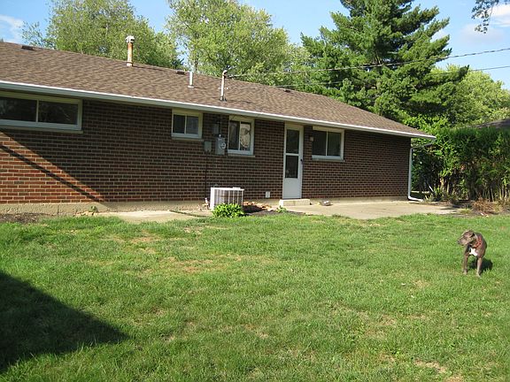 Fenced back yard w/patio