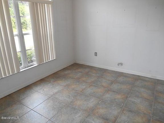 4th image of 175 Vin Rose Cir SE