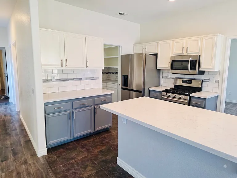 13121 Fullerton Dr — Photo 2