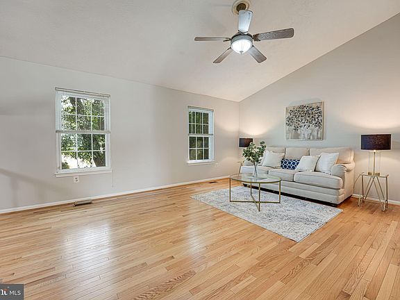 5th image of 9500 Waterford Dr