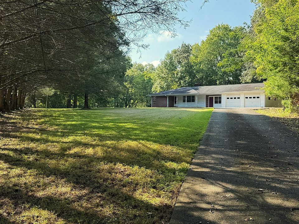 1st image of 520 Lebanon Rd