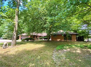 1605 Chestnut Rd, Seven Hills, OH 44131