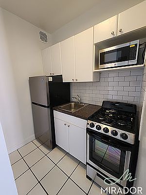 3rd image of 200 E 81st St APT 4A