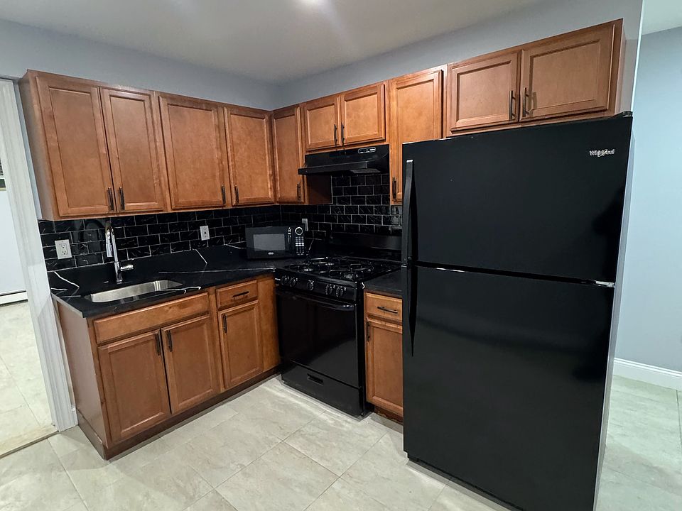 1st image of 1004 Ionia Ave #1A