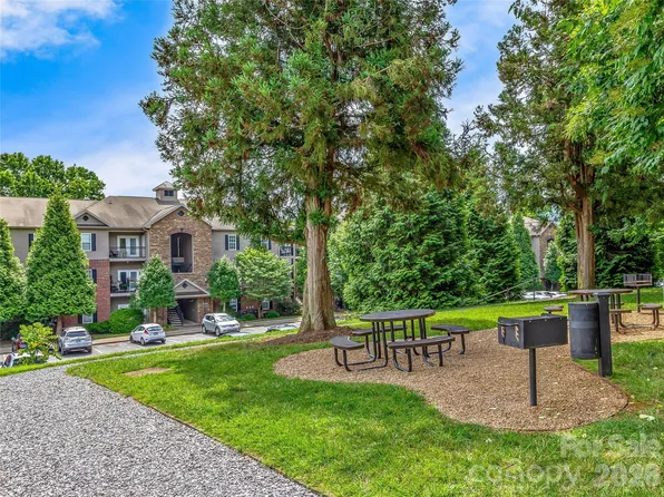 726 Appeldoorn Cir, Asheville, NC 28803