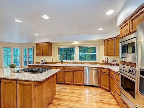 3rd image of 22109 NE 27th Pl