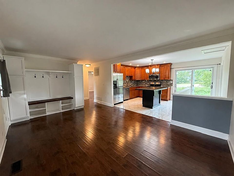 1st image of 688 Laurel Ave #688