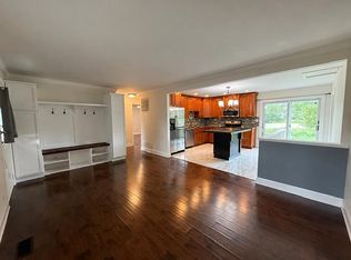 688 Laurel Ave #688, Wauconda, IL 60084
