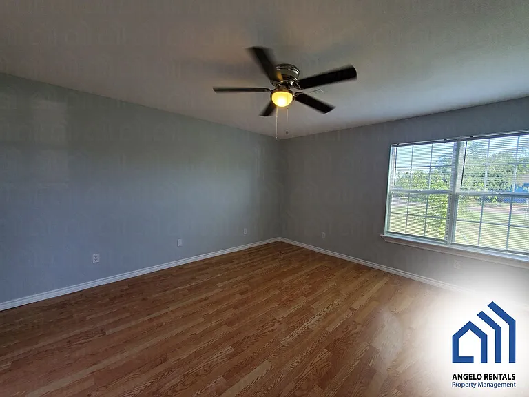 301 W Ave S — Photo 10