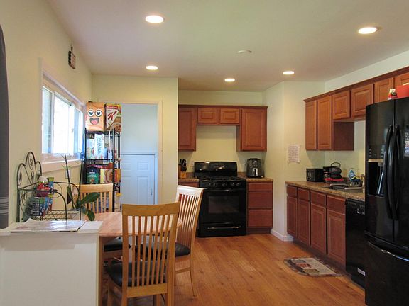 3rd image of 2871 Lake St