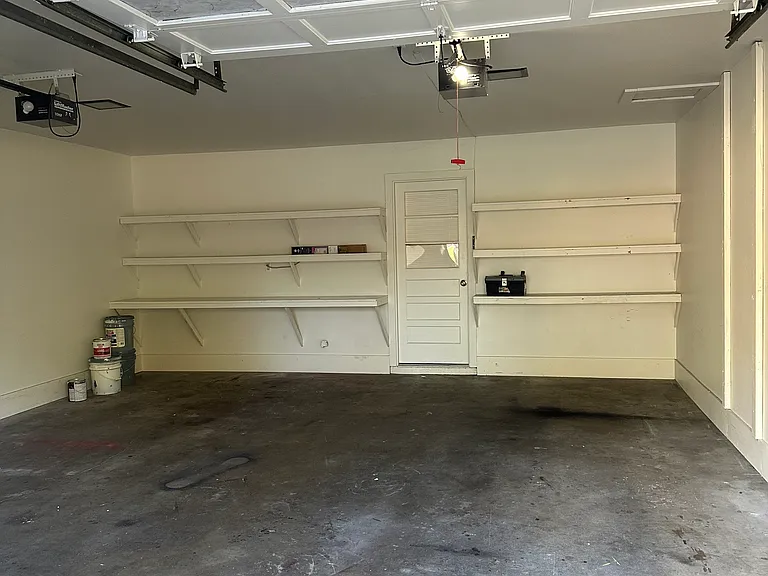 1772 N Oakland Ave — Photo 28