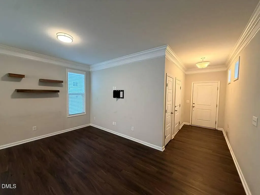 3 bed, 4.0 bath, 2144 sqft, $2,500 — Photo 3