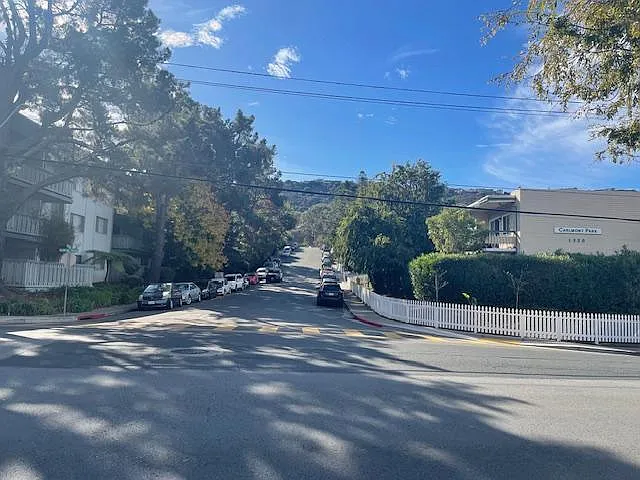 1215 Alameda De Las Pulgas — Photo 12