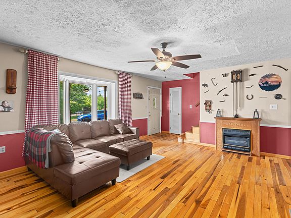 3rd image of 3695 Tarr Ridge Rd