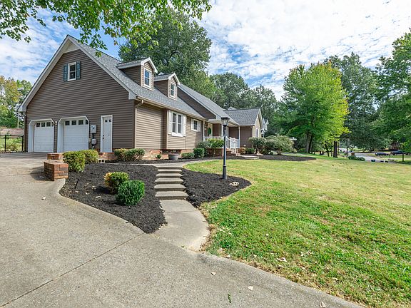 4th image of 4435 Maywood Dr