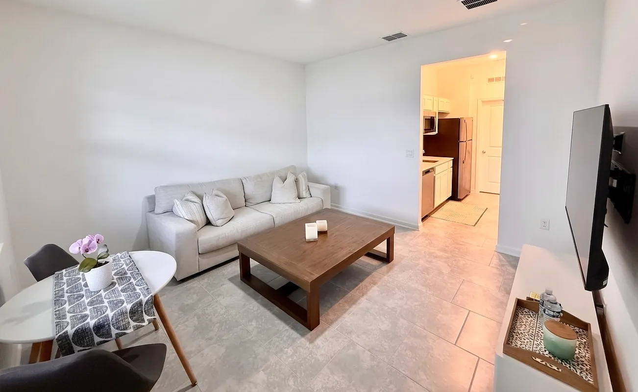 1 bed, 650 sqft, $1,387 — Photo 3