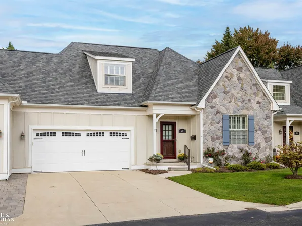 28 River Ln, Grosse Pointe Woods, MI 48236